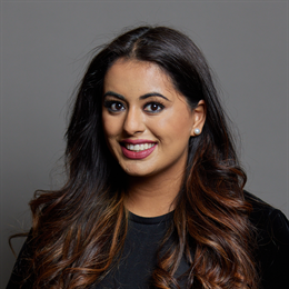 1:1 portrait of Ms Anum Qaisar