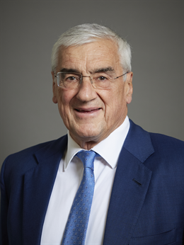3:4 portrait of Lord Hintze
