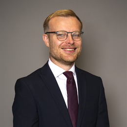 Official portrait of Michael Shanks MP