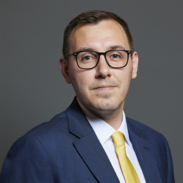 1:1 portrait of Tom Gordon