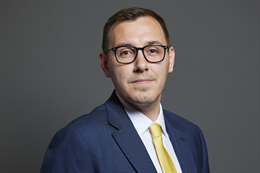 3:2 portrait of Tom Gordon