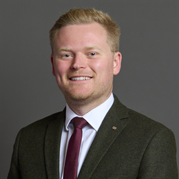 1:1 portrait of Josh Newbury