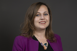 3:2 portrait of Jen Craft