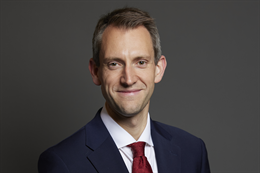 3:2 portrait of Andrew Lewin