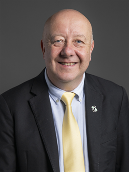 3:4 portrait of Steve Darling