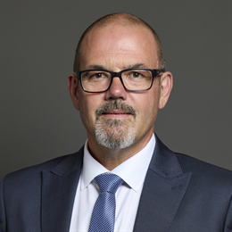 1:1 portrait of Mr Paul Foster