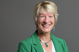 3:2 portrait of Pippa Heylings