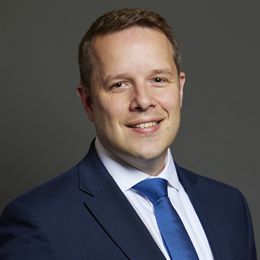 1:1 portrait of Tom Morrison