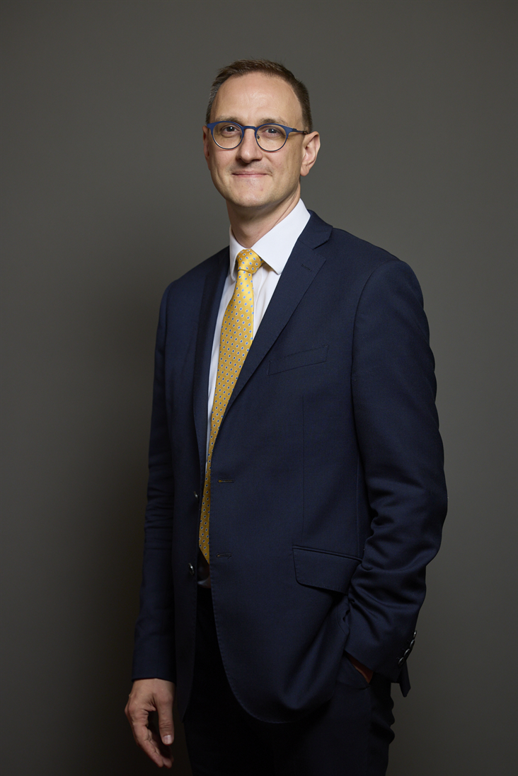 Full sized portrait of Ian Sollom