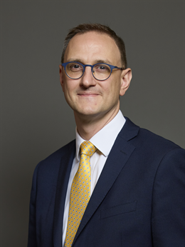 3:4 portrait of Ian Sollom