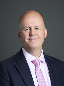 3:4 portrait of Sir Ashley Fox