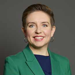 1:1 portrait of Carla Denyer