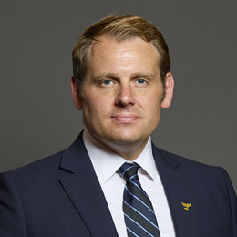 1:1 portrait of Luke Taylor