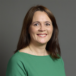 Official portrait of Linsey Farnsworth MP