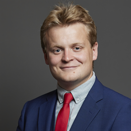 1:1 portrait of Euan Stainbank
