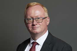 3:2 portrait of Luke Akehurst