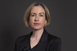 3:2 portrait of Claire Hughes