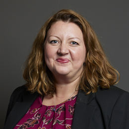1:1 portrait of Kirsty McNeill