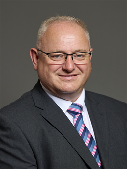 3:4 portrait of Ian Roome