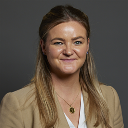 1:1 portrait of Jenny Riddell-Carpenter