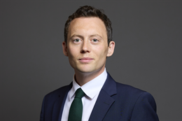 3:2 portrait of Matthew Patrick