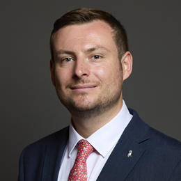 1:1 portrait of Peter Swallow