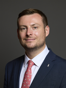 3:4 portrait of Peter Swallow