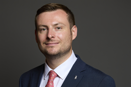 3:2 portrait of Peter Swallow