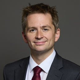 1:1 portrait of Mark Sewards