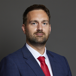1:1 portrait of Dan Aldridge