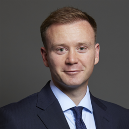 1:1 portrait of Fred Thomas