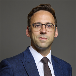 1:1 portrait of Mr Alex Barros-Curtis