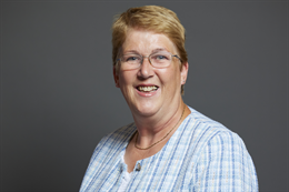 3:2 portrait of Ann Davies