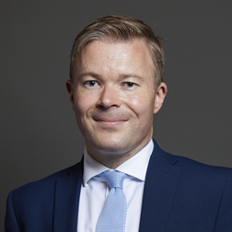 1:1 portrait of Bradley Thomas