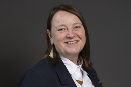 3:2 portrait of Tracy Gilbert