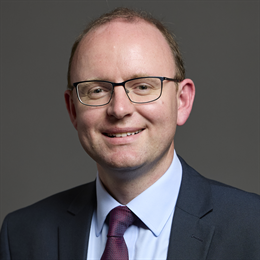 1:1 portrait of Andrew Cooper