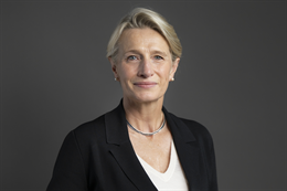 3:2 portrait of Alison Griffiths