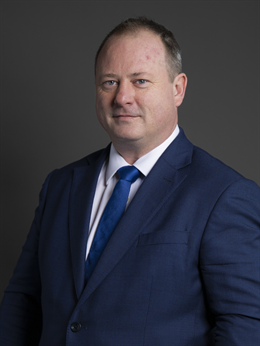 3:4 portrait of Peter Fortune