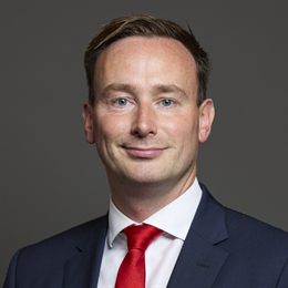 1:1 portrait of Tom Hayes