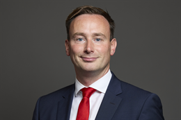 3:2 portrait of Tom Hayes