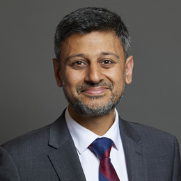 1:1 portrait of Dr Zubir Ahmed