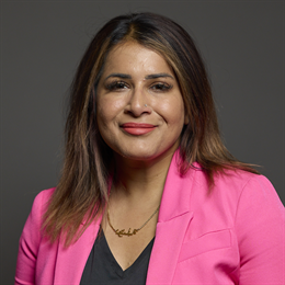 1:1 portrait of Naushabah Khan