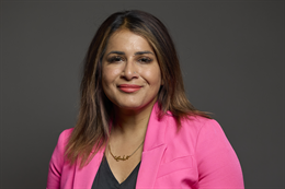 3:2 portrait of Naushabah Khan