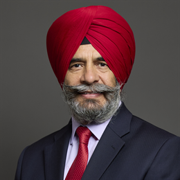 1:1 portrait of Jas Athwal