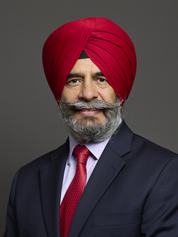 3:4 portrait of Jas Athwal