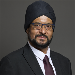 1:1 portrait of Warinder Juss
