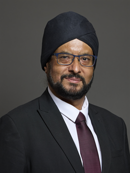 3:4 portrait of Warinder Juss