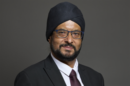 3:2 portrait of Warinder Juss