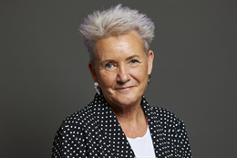 3:2 portrait of Lorraine Beavers