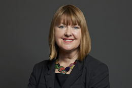 3:2 portrait of Sarah Gibson
